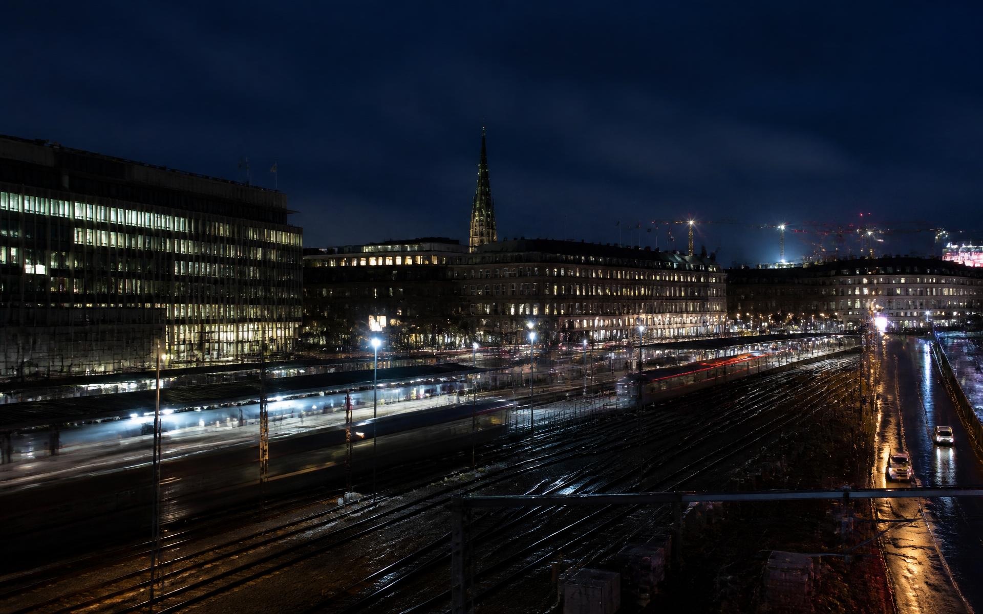 Stockholms nattliga skyline vid Centralstationen